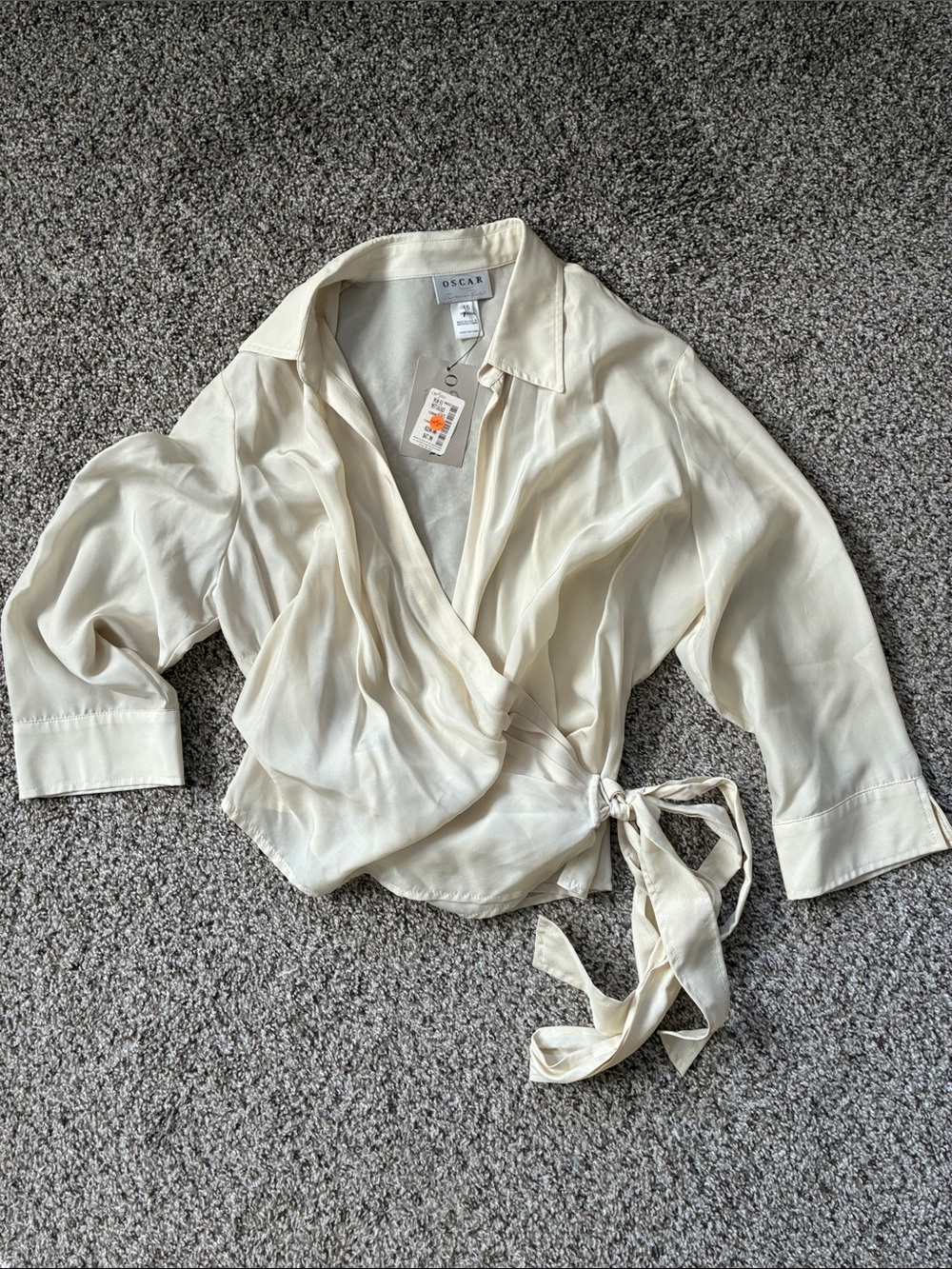 🦋 $67.50 SILK Oscar de la Renta (100% SILK) Ivory Wrap Blouse with Tie Waist